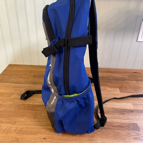 SOLD Under Armour Backpack - Picture 4 of 9